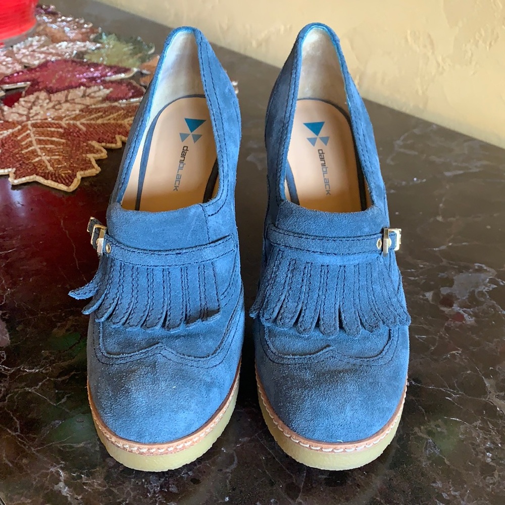 Daniblack size 6 1/2 m suede with gold tone buckle pump.